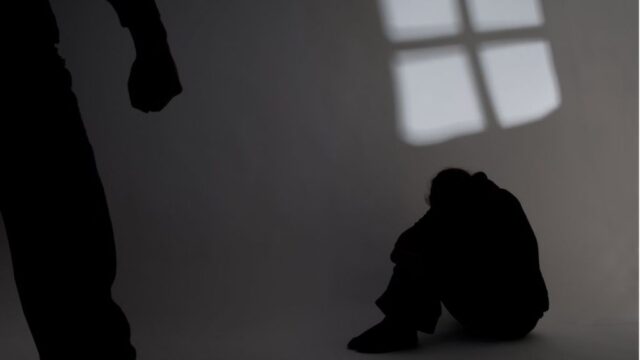 Pesquisa mostra que homens ainda culpam mulher por estupro