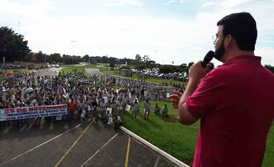 Rodrigão participou da Assembleia na porta da empresa Mitsubishi Motors