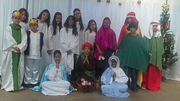 CRIANÇAS VISITAM ABRIGO DE IDOSOS