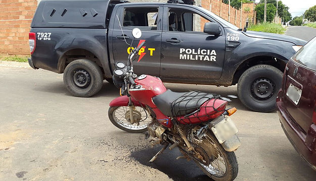 Polícia Militar recupera moto furta