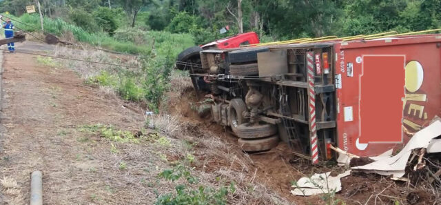 ACIDENTE: SAÍDA DE PISTA NA GO 330
