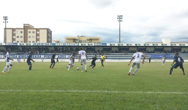 Com dois gols de cabeça, URT vence Crac em amistoso no Zama Maciel