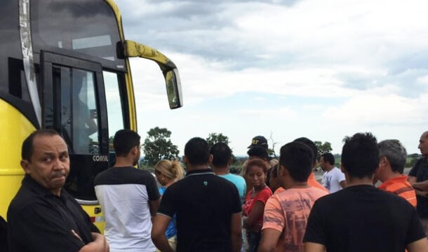 PRF apreende ônibus irregular que levava 49 passageiros em Catalão