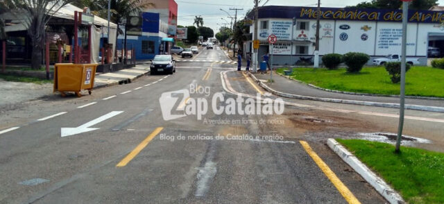 SMTC REALIZA ALTERAÇÃO NA SINALIZAÇÃO DE TRÂNSITO NA RUA VER. KAVEFES ABRAÃO