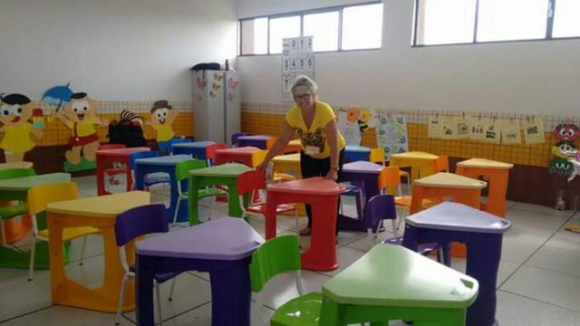 ESCOLA MUNICIPAL PROFESSORA EDIENE DA SILVA DIAS RECEBE CADEIRAS E MESINHAS NOVINHAS PARA ATENDER AS CRIANÇAS