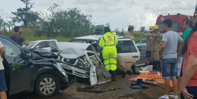 ACIDENTE ENTRE TRÊS VEÍCULOS DEIXA SETE FERIDOS NA BR-050 EM CATALÃO