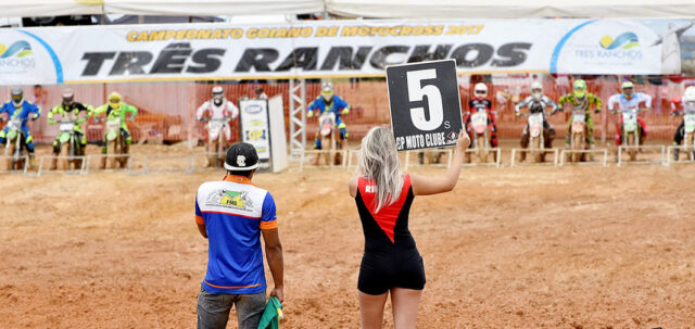 TRÊS RANCHOS: ABERTURA DO GOIANO DE MOTOCROSS 2017 | CARNACROSS