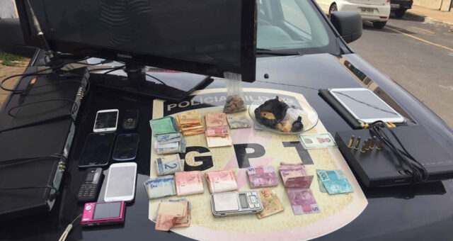 MULHER É PRESA POR SUSPEITA DE TRÁFICO DE DROGAS EM CATALÃO