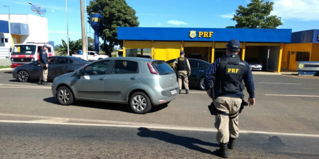 PRF REALIZA ATIVIDADES DE EDUCAÇÃO PARA O TRÂNSITO NA BR 050 PELA CAMPANHA MAIO AMARELO