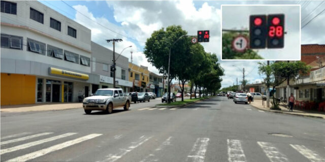 SMT FAZ MUDANÇAS NO SEMÁFORO DA AV. DR LAMARTINE ESQUINA DO BANDO DO BRASIL