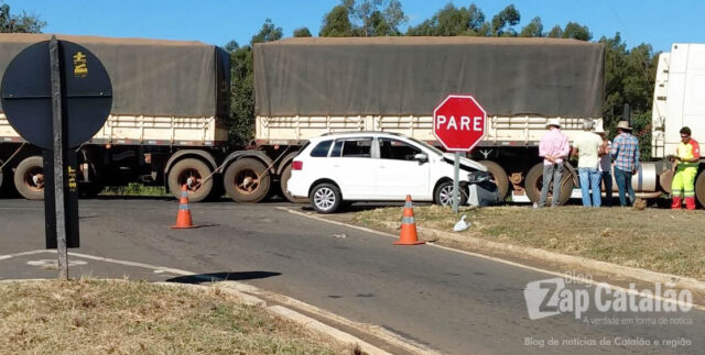ACIDENTE NA BR-050 NESTA TARDE DE DOMINGO NO TREVO DA EMPRESA ADUBOS ARAGUAIA