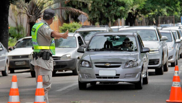 Deputados aprovam projetos que proíbem apreensão de veículo por IPVA vencido há menos de um ano