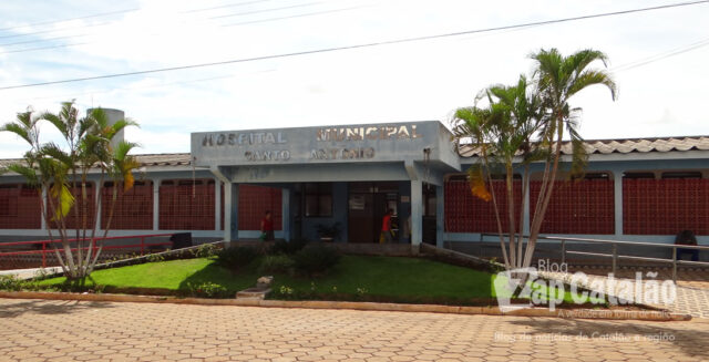 Homem com perfuração no abdômen dar entrada no hospital em Ouvidor