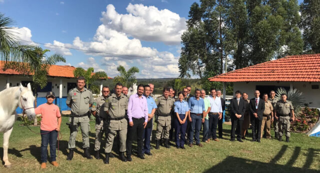COMITIVA JAPONESA CONHECE PATRULHA RURAL EM CATALÃO