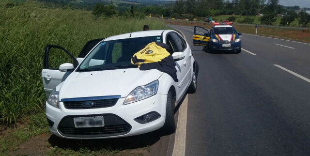 MOTORISTA ALCOOLIZADO AGRIDE PRFS COM PALAVRÕES E FOGE DE BLOQUEIO POLICIAL