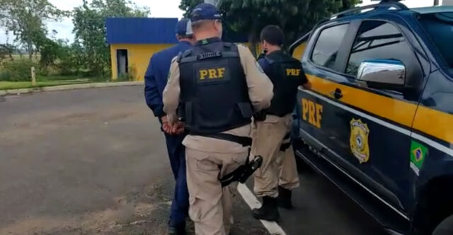 CAMINHONEIRO É PRESO NA BR 050, APÓS APRESENTAR CNH FALSA