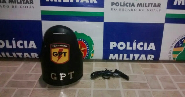 HOMEM É PRESO POR PORTE ILEGAL DE ARMA DE FOGO, EM DAVINÓPOLIS
