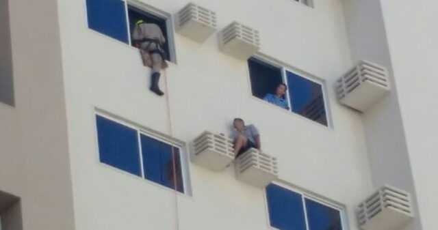 HOMEM É RESGATADO DO LADO DE FORA DO 9º ANDAR DE PRÉDIO EM CALDAS NOVAS