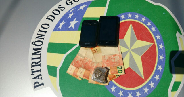 POLÍCIA MILITAR PRENDE HOMEM SUSPEITO POR TRÁFICO DE DROGAS