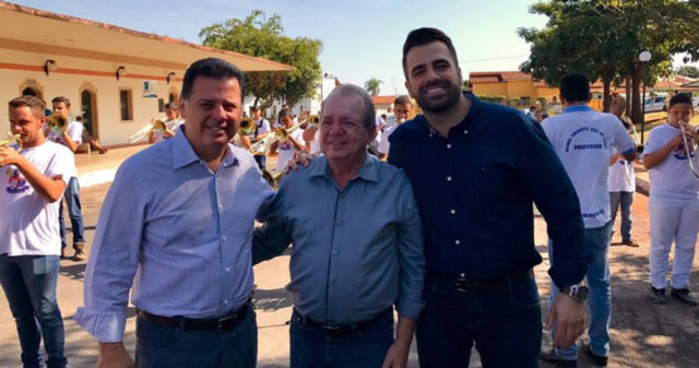 MARCONI PERILLO E DEPUTADO GUSTAVO SEBBA ASSINARAM CONVÊNIO DE 1 MILHÃ PARA A PAVIMENTAÇÃO DE RUAS E NOVAS OBRAS EM GOIANDIRA
