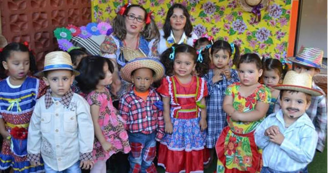 ALEGRIA E MUITA DANÇA NA FESTA JUNINA NO CEMEI DE OUVIDOR