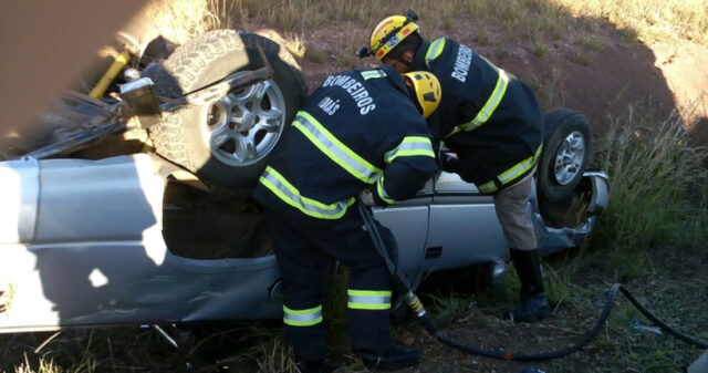CAPOTAMENTO NA GO-210, ENTRE CORUMBAÍBA E CATALÃO DEIXA UMA PESSOA FERIDA