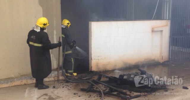 PRINCÍPIO DE INCÊNDIO NO ANTIGO SUPERMERCADO DO CATALÃO SHOPPING