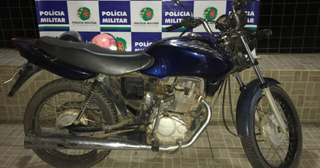 SUSPEITO É PRESO POR TRÁFICO E MOTOCICLETA FURTADA É RECUPERADA EM CATALÃO