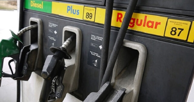 Petrobras comunica a clientes alta de 2,7% no preço da gasolina