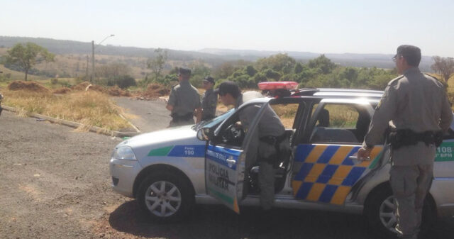 HOMEM É ENCONTRADO MORTO NO BAIRRO PORTAL DO LAGO, EM CATALÃO