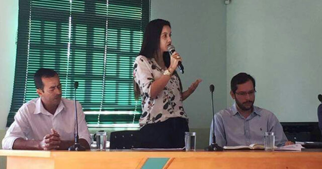 SECRETÁRIA DE MEIO AMBIENTE DE OUVIDOR ANGÉLICA SILVÉRIO FREIRES, REPRESENTA O PREFEITO ONOFRE GALDINO, EM REUNIÃO NA CIDADE DE TRÊS RANCHOS