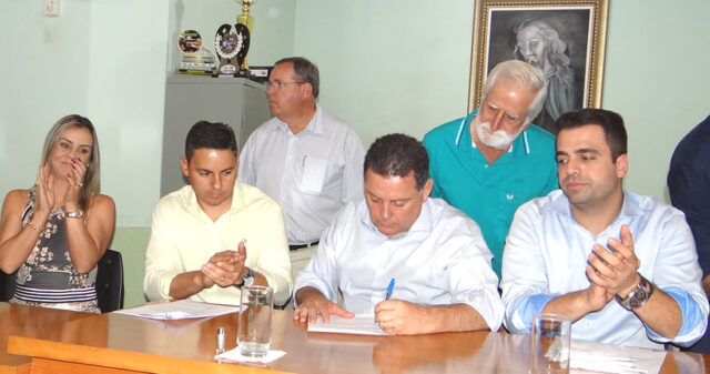 PREFEITO DIZ QUE MARCONI DÁ "AULA DE DEMOCRACIA" COM O PROGRAMA GOIÁS NA FRENTE