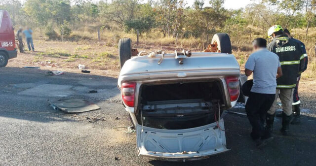 CAPOTAMENTO DEIXA UMA VÍTIMA GRAVEMENTE FERIDA NA GO-213