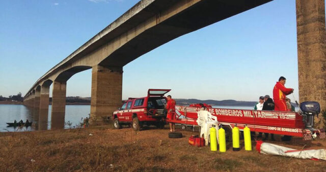 BOMBEIROS PROCURAM VÍTIMA DE AFOGAMENTO NO RIO PARANAÍBA, EM CORUMBAÍBA
