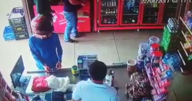 EM CALDAS NOVAS ASSALTANTES TENTAM A SORTE EM ROUBAR MERCADO E DONO DO ESTABELECIMENTO MATA OS DOIS BANDIDOS
