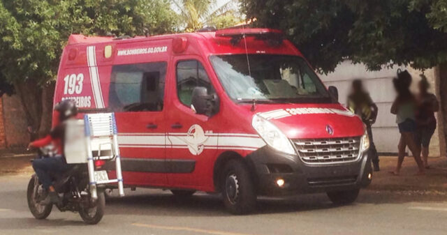 FLAGRANTE: HOMEM FICA FERIDO APÓS CAIR E BATER CABEÇA NO MEIO FIO, EM CATALÃO