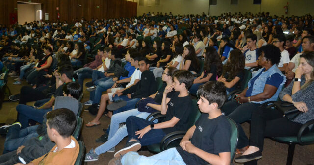 Gastronomia Molecular atrai atenção de estudantes durante Semana da Química