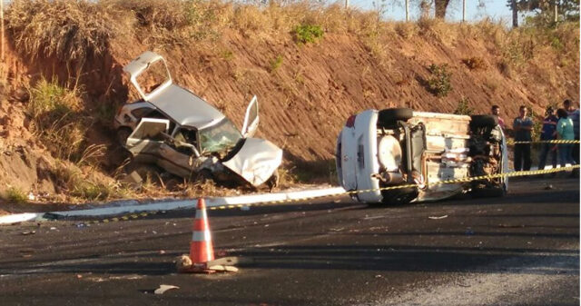 Uma pessoa morre e quatro ficam feridas e um grave acidente na GO 305 próximo a Cumari