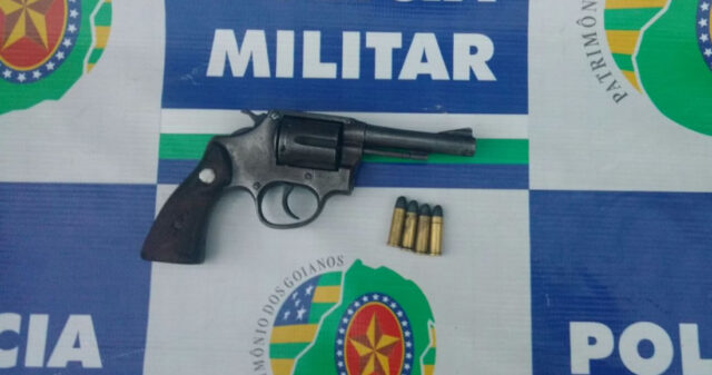 Polícia Militar prende suspeito por crimes de roubo e porte ilegal de arma de fogo, em Três Ranchos