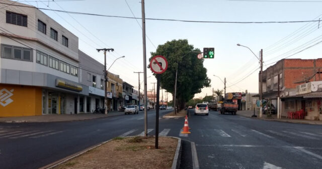 Após inúmeras reclamações SMTC realiza alterações na sinalização de trânsito da AV. DR Lamartine P. de Avelar