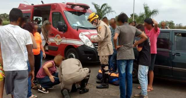 Ciclista adolescente fica ferido após ser atropelado por carro