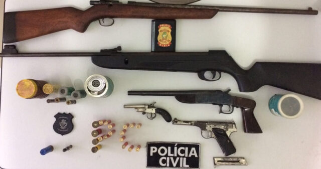 Operacão xadrez merecido – Polícia civil de Corumbaíba prende em flagrante indivíduo com vasto armamento em sua residência