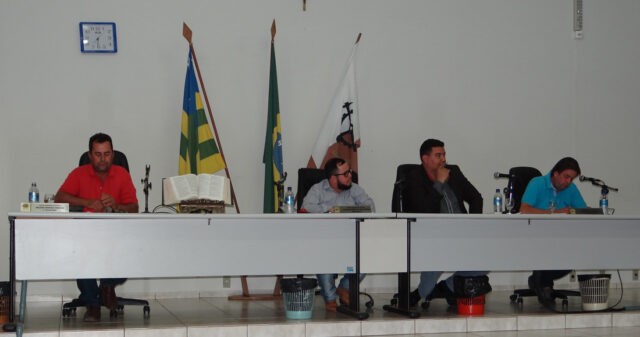 26ª Sessão da Câmara Municipal de Ouvidor, realizada na noite de segunda-feira (25)