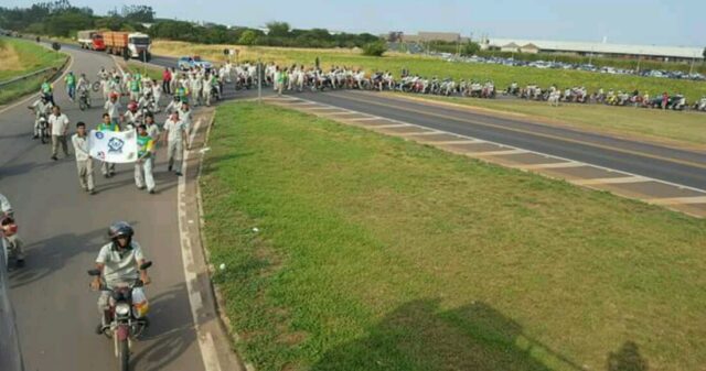 Trabalhadores da Mitsubishi continuam em greve