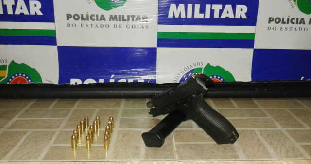 PM apreende arma de fogo após acidente de trânsito, em Catalão
