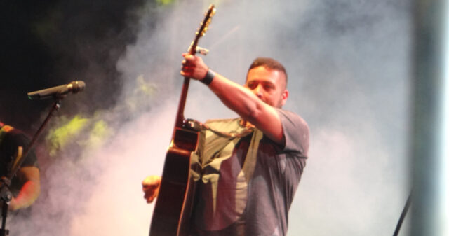 Cantor gospel Fernandinho, atrai multidão de fiéis na cidade de Catalão
