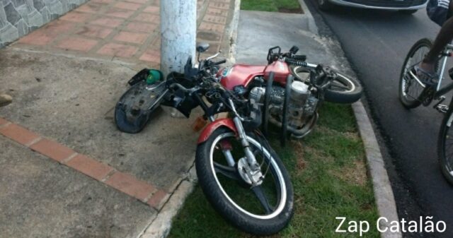 Colisão entre carro e moto na Av. 20 de agosto deixa uma pessoa ferida