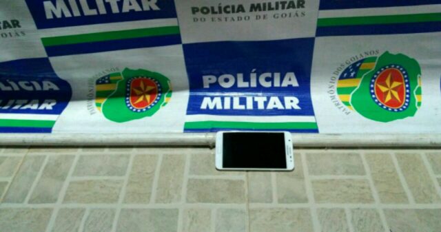 Polícia Militar recupera celular com registro de furto