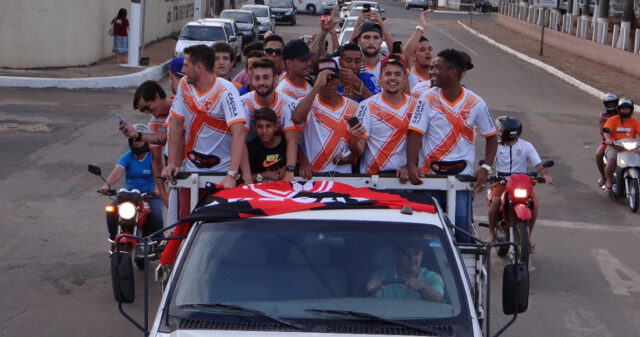 Abecat é recebido com muita festa na cidade de ouvidor