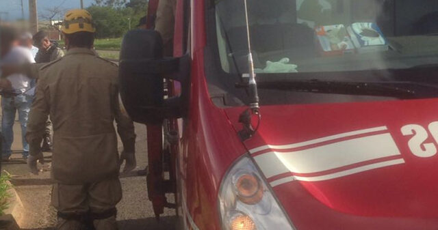 Flagrante de acidente de trânsito, colisão entre carro e moto no Bairro Paineiras